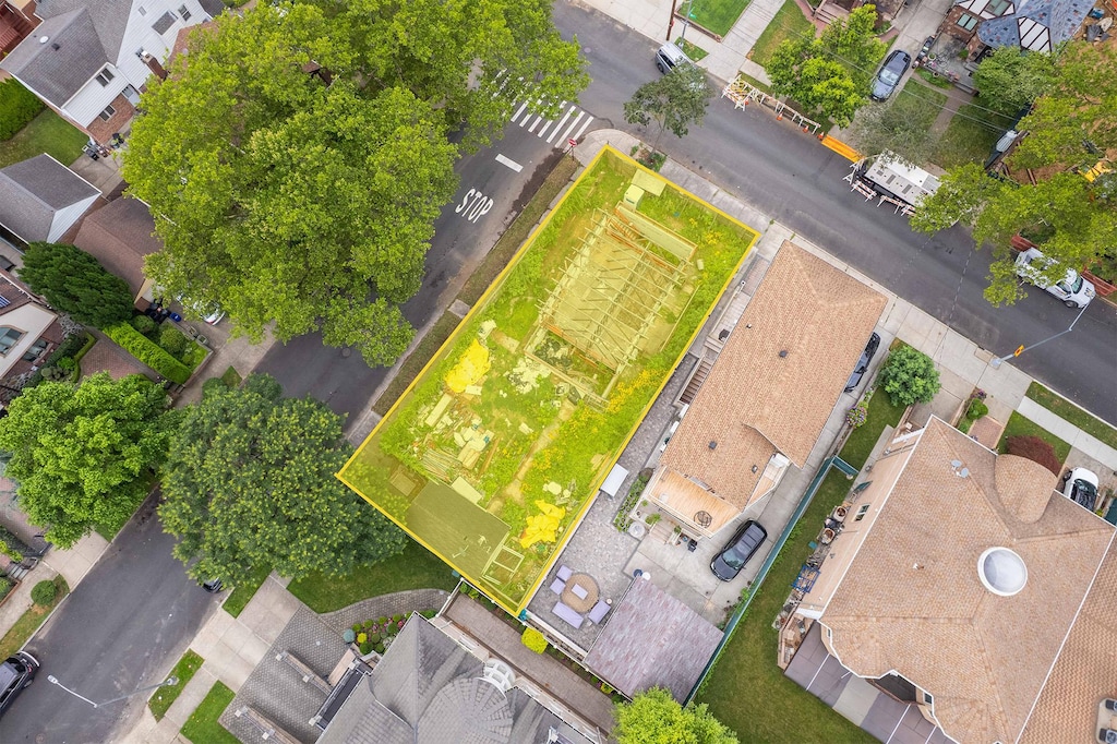 179-04 80th Dr, Jamaica Estates, NY 11432 - aerial view of property and surrounding area featuring property boundaries highlighted