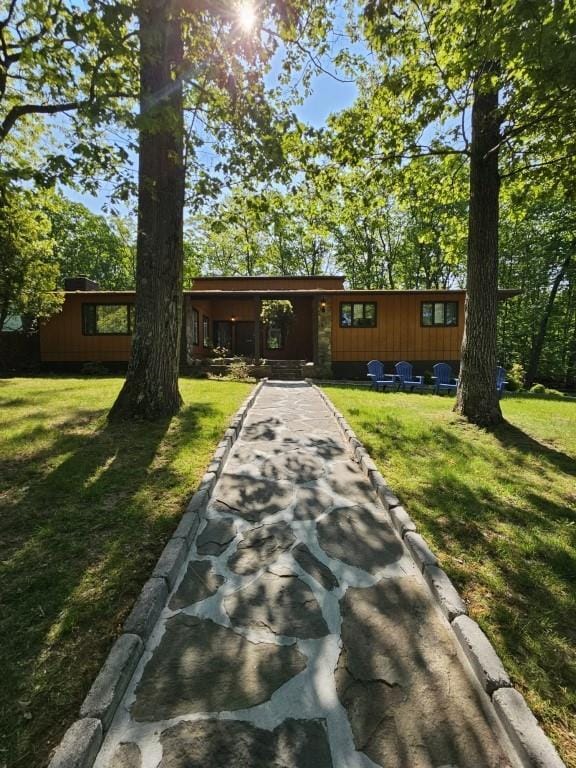 11 Cliff Ct, Monroe, NY 10950 - ranch-style house with a front yard