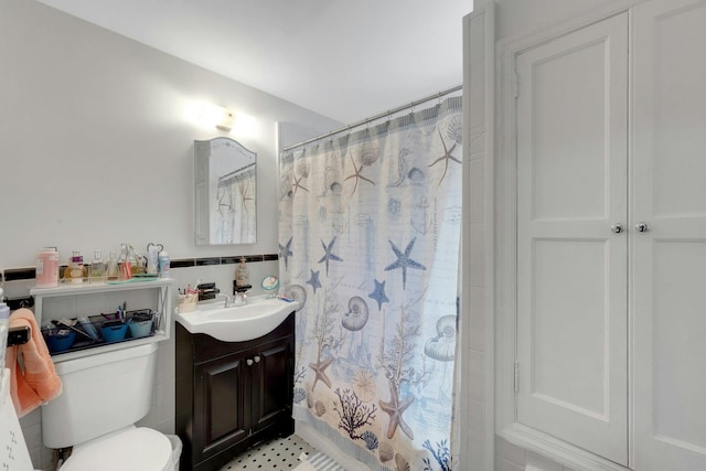 118 Robins Rd Unit 118, New Rochelle, NY 10801 - full bath featuring vanity and curtained shower