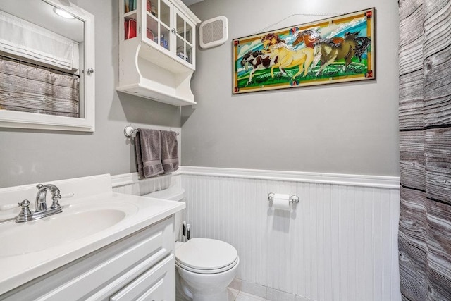 42 Richmond Blvd Unit 3B, Ronkonkoma, NY 11779 - bathroom featuring a wainscoted wall, vanity, and a shower with shower curtain