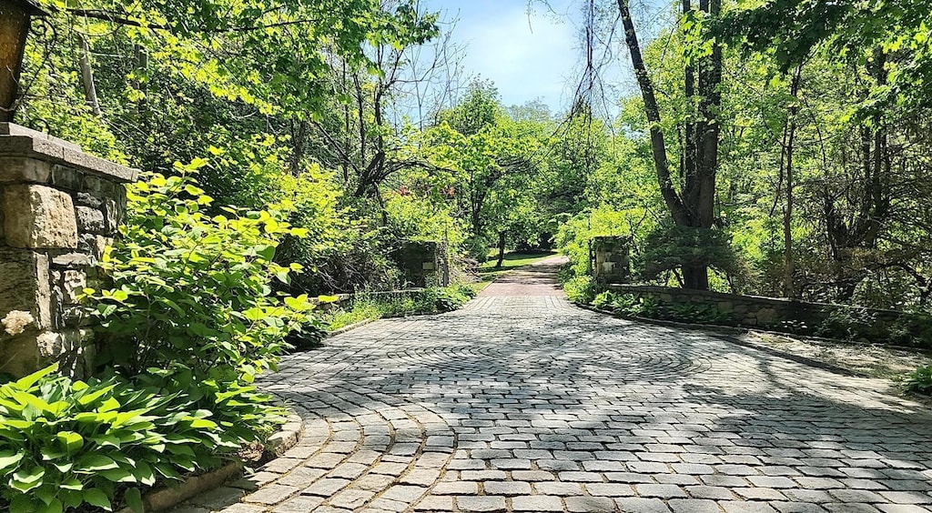 736 Croton Lake Rd, Mount Kisco, NY 10549 - photo 1