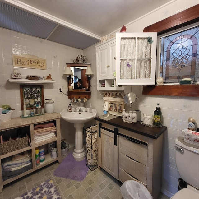 28 E Sullivan Pl, Smallwood, NY 12720 - half bathroom featuring toilet and tile walls