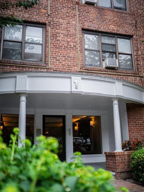 1 Townhouse Pl Unit 2G, Great Neck, NY 11021 - photo 1