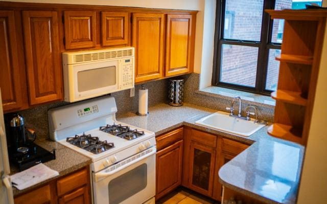 1 Townhouse Pl Unit 2G, Great Neck, NY 11021 - photo 5