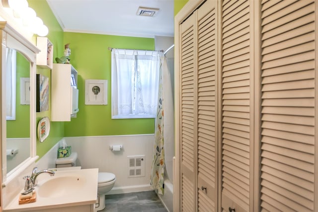 7 Clover Ln, Brookhaven, NY 11719 - full bathroom with a closet, wainscoting, heating unit, vanity, and shower / bath combination with curtain