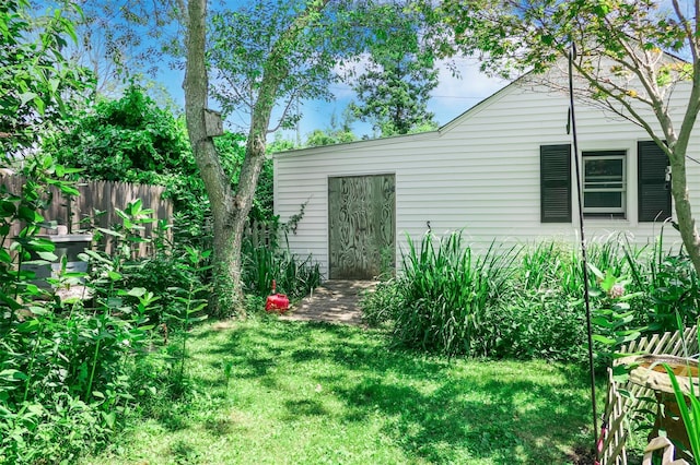 7 Clover Ln, Brookhaven, NY 11719 - view of yard
