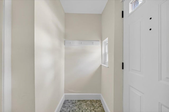 1095 State Route 94, New Windsor, NY 12553 - corridor featuring tile patterned floors and baseboards