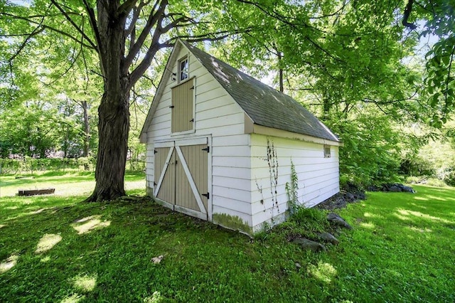 1095 State Route 94, New Windsor, NY 12553 - view of barn featuring a yard