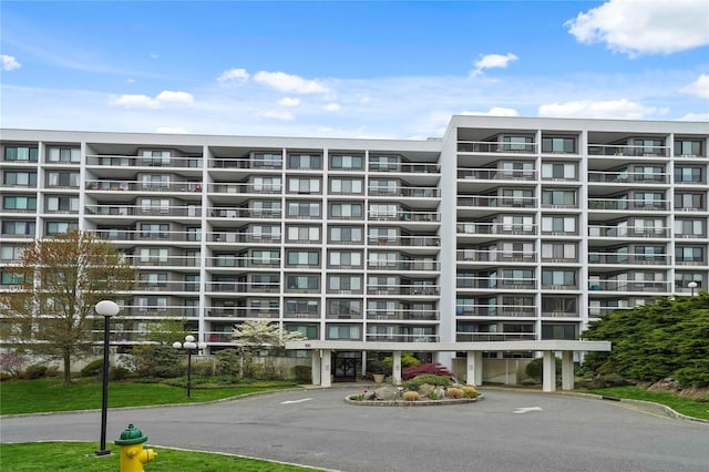 100 High Point Dr Unit 310, Hartsdale, NY 10530 - view of apartment building / complex