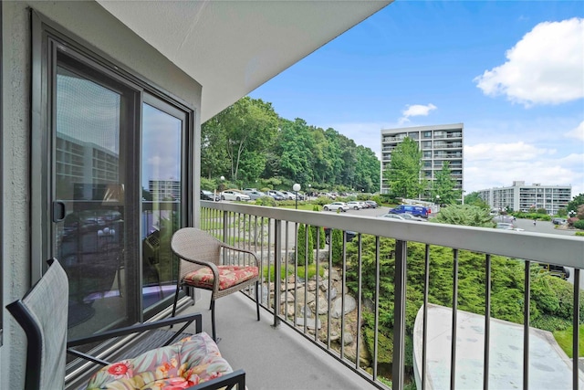 100 High Point Dr Unit 310, Hartsdale, NY 10530 - view of balcony