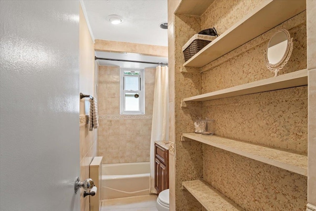 81 Edwards St Unit T, Roslyn Heights, NY 11577 - bathroom with shower / bath combo and vanity