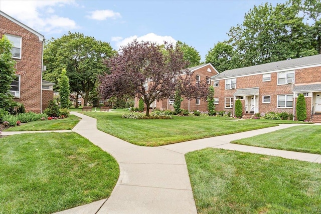 81 Edwards St Unit T, Roslyn Heights, NY 11577 - surrounding community featuring a yard