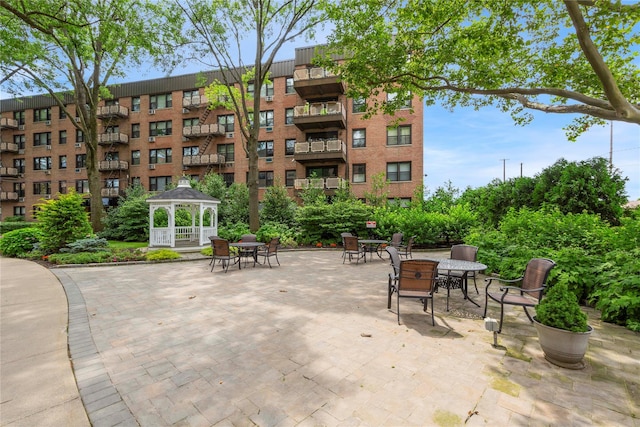 6 Birchwood Ct Unit 4C, Mineola, NY 11501 - view of home's community featuring a gazebo
