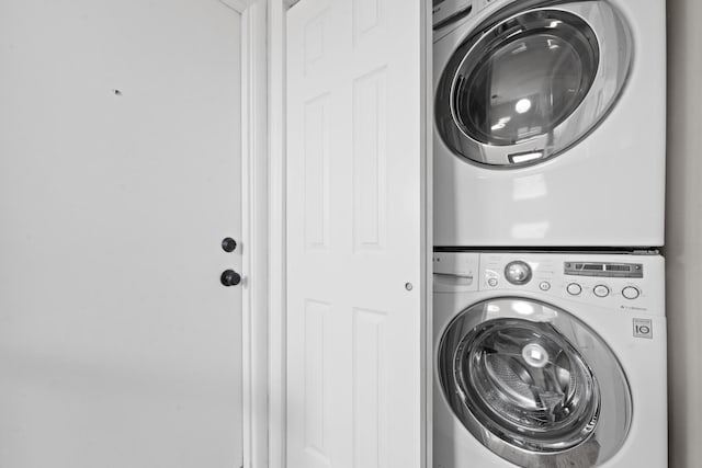 1070 Kelly St, Bronx, NY 10459 - laundry area featuring stacked washing machine and dryer