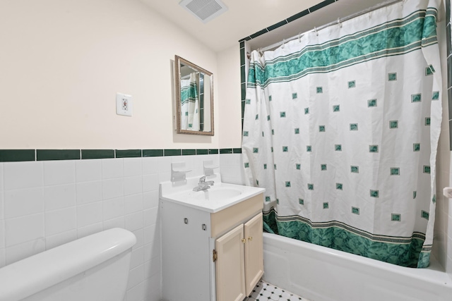 690 Corbalis Pl, Yonkers, NY 10703 - full bath with tile walls, vanity, shower / tub combo, and a wainscoted wall