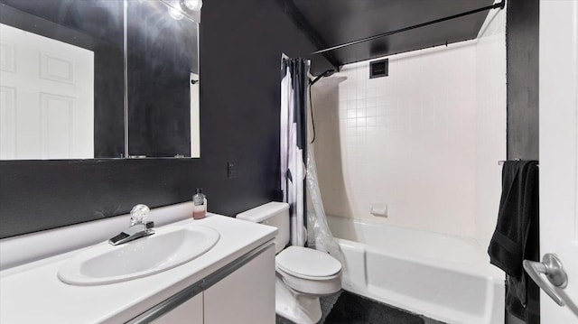 1020 Warburton Ave Unit 9C, Yonkers, NY 10701 - full bathroom with shower / tub combo with curtain and vanity