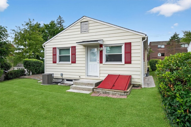 9 Grandview Ave, Middletown, NY 10940 - back of house featuring a lawn