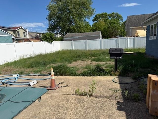 624 Adams Ave, Lindenhurst, NY 11757 - view of yard