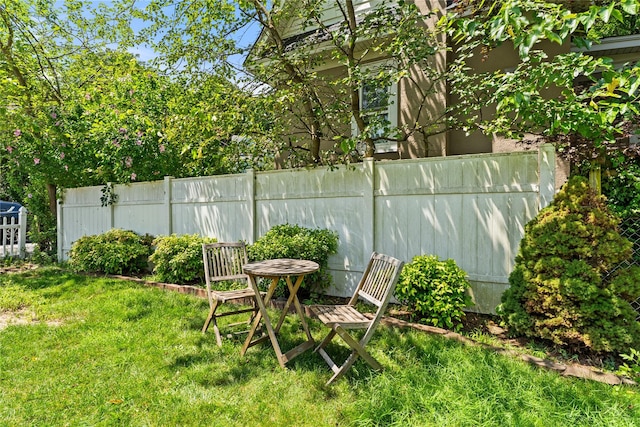 1 Saunders St, Hastings-On-Hudson, NY 10706 - view of yard