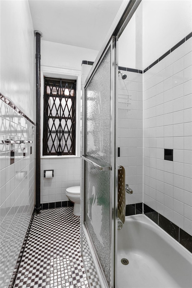 607 W 136th St # 3, New York Manhattan, NY 10031 - full bath with tile walls and tile patterned floors