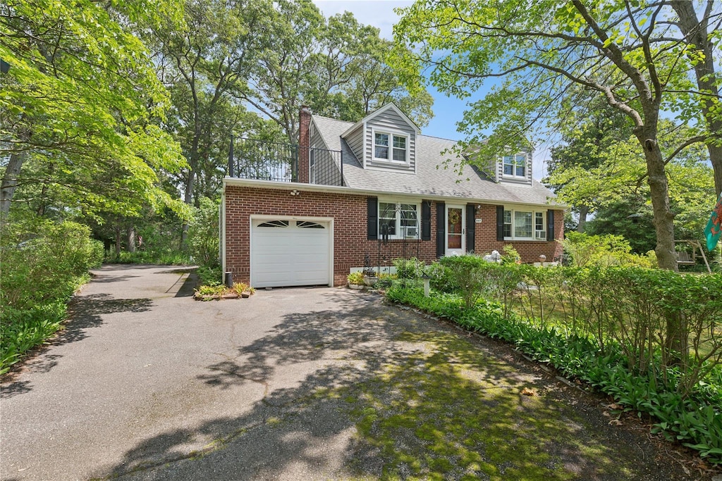 647 Union Ave, Holtsville, NY 11742 - photo 1