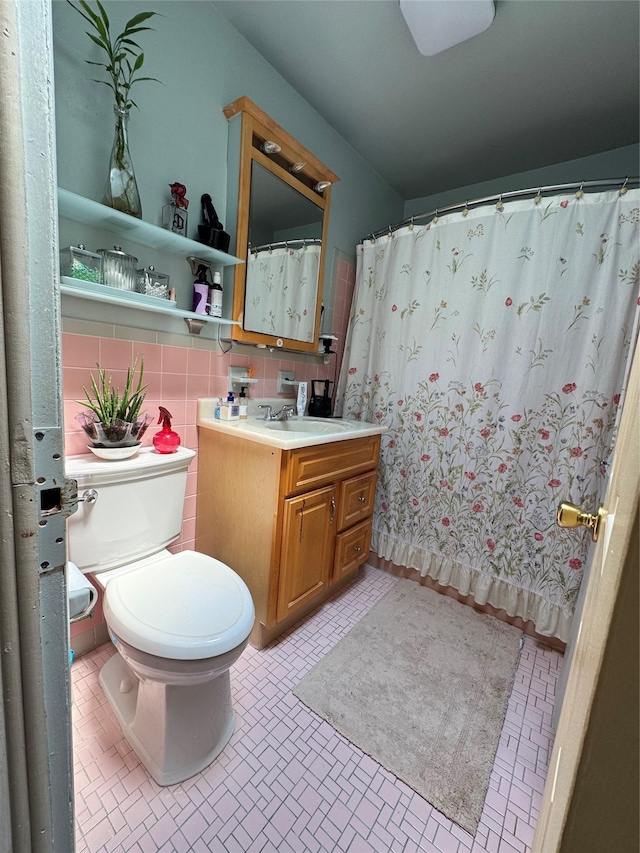 4406 Murdock Ave, Bronx, NY 10466 - full bathroom featuring vanity and tile walls