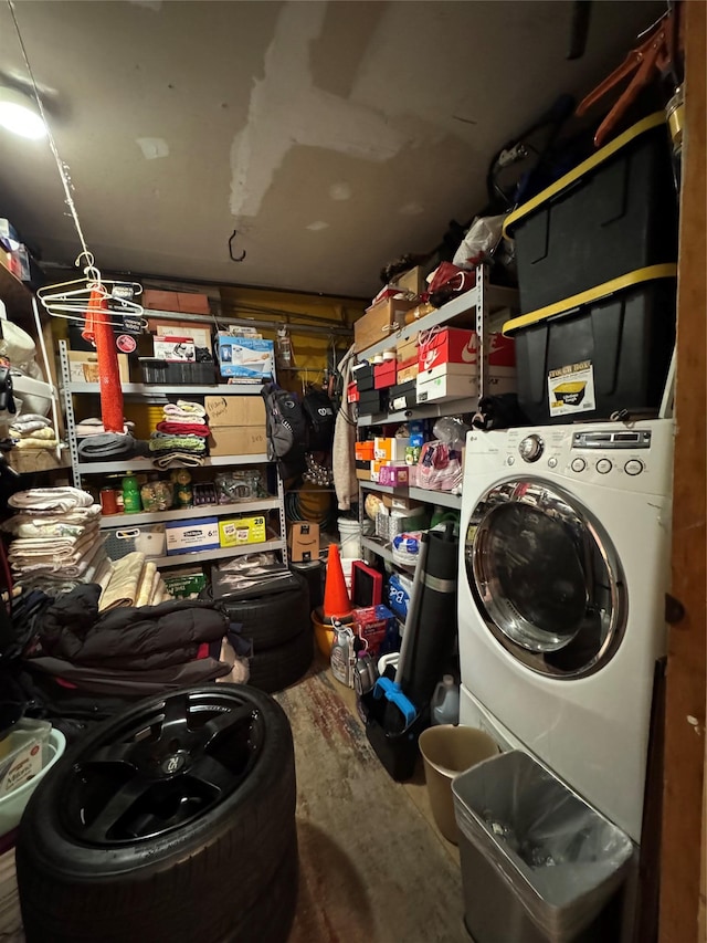 4406 Murdock Ave, Bronx, NY 10466 - storage with stacked washer and clothes dryer