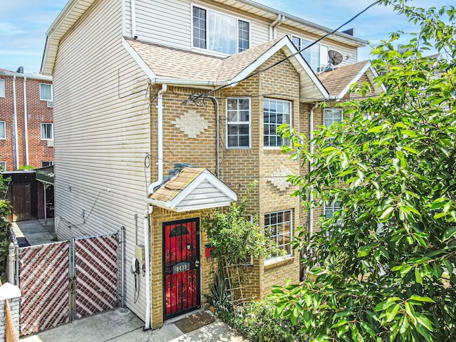 8439 130th St, Kew Gardens, NY 11415 - photo 1