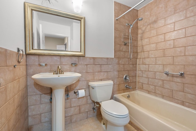 71-24 164th St Unit 2, Fresh Meadows, NY 11365 - full bathroom featuring bathtub / shower combination and tile walls