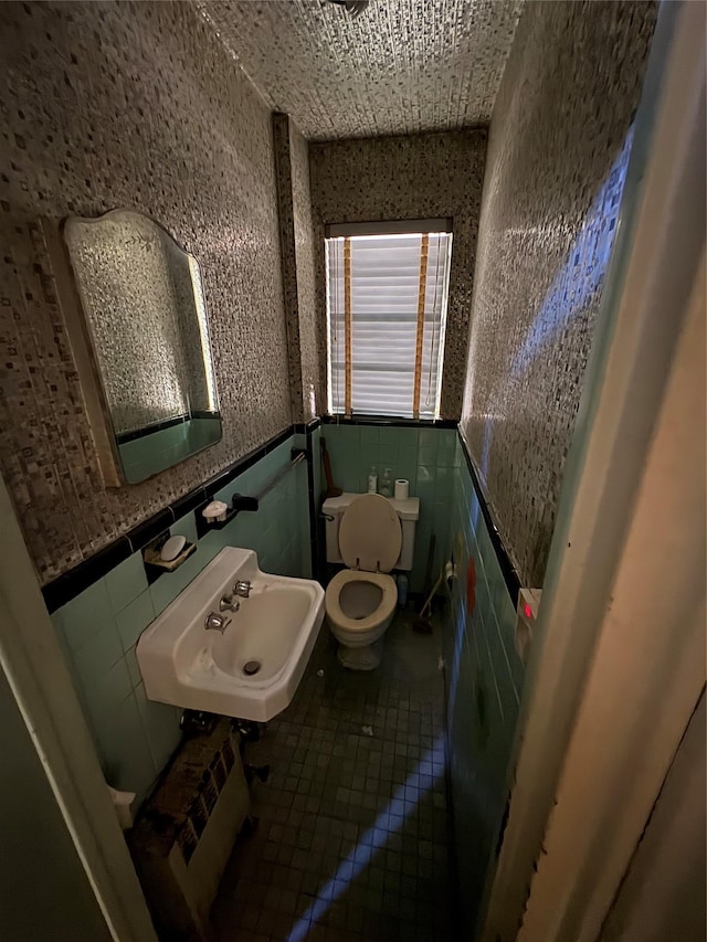 425 W 256th St, Bronx, NY 10471 - half bathroom featuring tile walls, a wainscoted wall, and tile patterned floors
