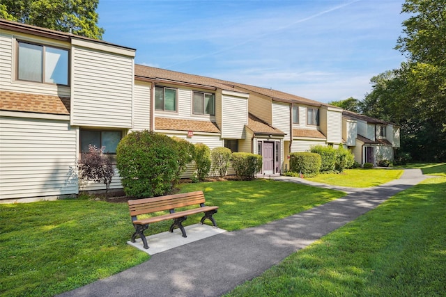 52 Jefferson Oval Unit E, Yorktown Heights, NY 10598 - view of community with a lawn