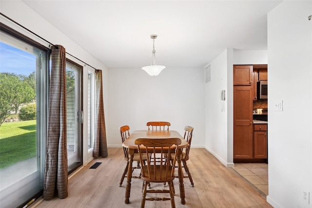 52 Jefferson Oval Unit E, Yorktown Heights, NY 10598 - dining area with light wood finished floors and baseboards