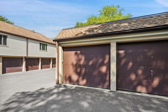 52 Jefferson Oval Unit E, Yorktown Heights, NY 10598 - view of garage