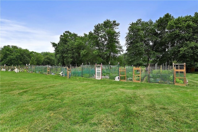 52 Jefferson Oval Unit E, Yorktown Heights, NY 10598 - view of yard featuring a garden