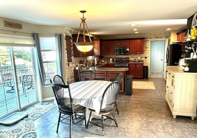 1002 Forest Gln, New Windsor, NY 12553 - dining room with recessed lighting