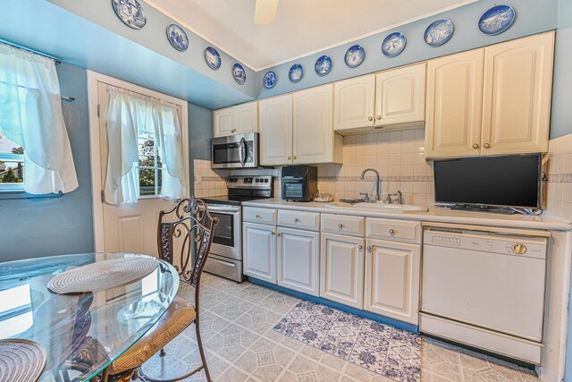 652 Shady St, Hempstead, NY 11550 - photo 9
