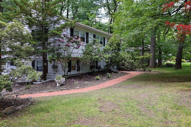 21 Edgebrook Ln, Airmont, NY 10952 - view of front of property featuring a front yard