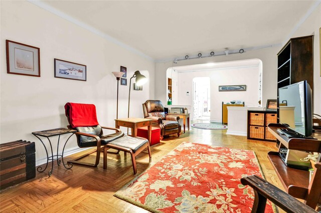 84-51 Beverly Rd Unit 5P, Kew Gardens, NY 11415 - living area with arched walkways and baseboards