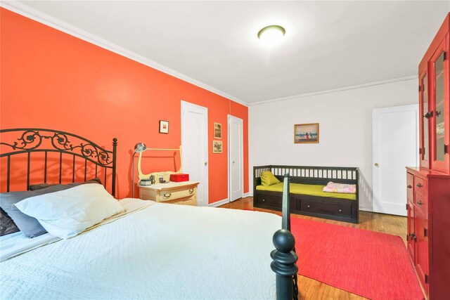 84-51 Beverly Rd Unit 5P, Kew Gardens, NY 11415 - bedroom featuring wood finished floors and ornamental molding