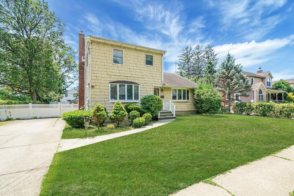 2772 Cypress Ave, East Meadow, NY 11554 - photo 1