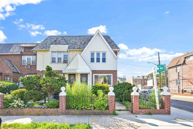 187-02 Foch Blvd, Saint Albans, NY 11412 - photo 3