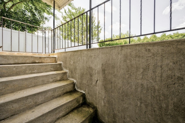 26 Comanche, Commack, NY 11725 - view of stairs