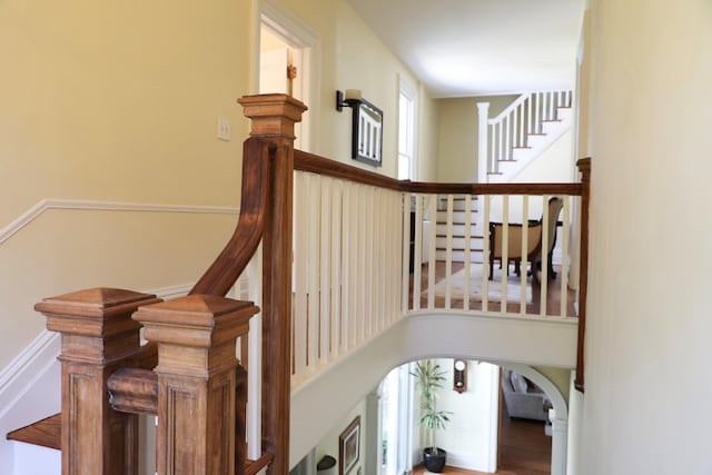 15 Abbey Crk, East Islip, NY 11730 - stairs featuring arched walkways