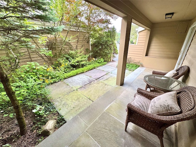 206 Dogwood Ct, Poughkeepsie, NY 12601 - photo 2