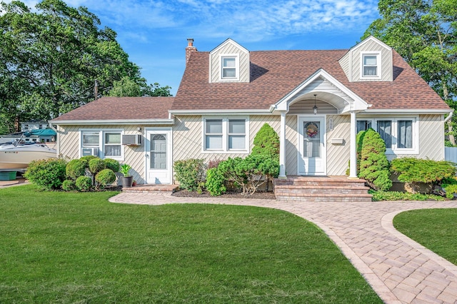 568 N Clinton Ave, Lindenhurst, NY 11757 - photo 1