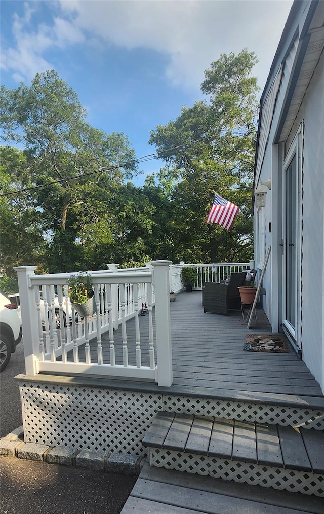 8 Glenwood Pl, Farmingville, NY 11738 - photo 2