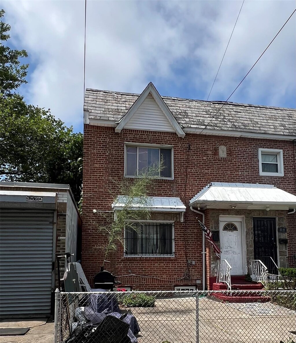 11550 122nd St, South Ozone Park, NY 11420 - photo 1