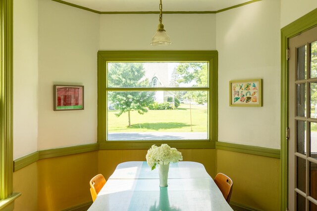 7432 S Broadway, Red Hook, NY 12571 - dining room with ornamental molding