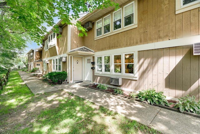68 Gerald Dr Unit D1, Poughkeepsie, NY 12601 - view of front facade featuring a wall mounted air conditioner