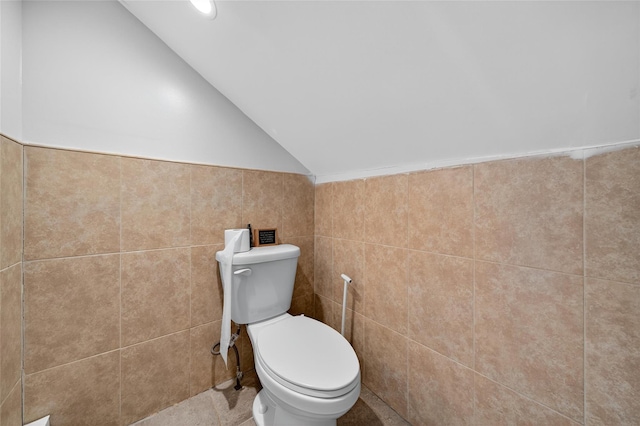 33 E Main St, Blooming Grove, NY 10992 - bathroom featuring vaulted ceiling, recessed lighting, and tile walls